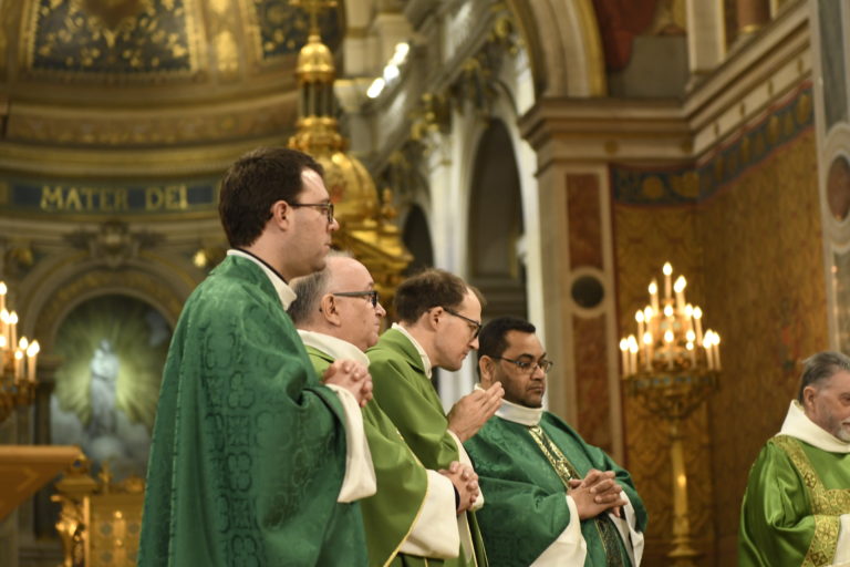 Un dimanche avec Monseigneur Aupetit Paroisse SaintFrançoisXavier